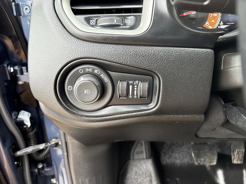 Used 2021 Jeep Renegade Latitude image 12