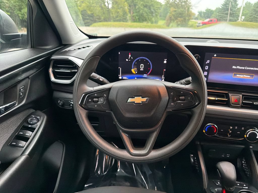 Used 2025 Chevrolet TrailBlazer LS w/ LS Convenience Package FWD image 28