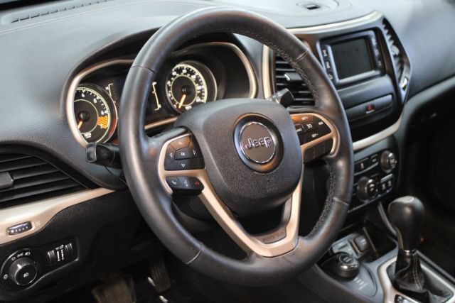 Used 2014 Jeep Cherokee Latitude w/ Cold Weather Group AWD/4WD image 12