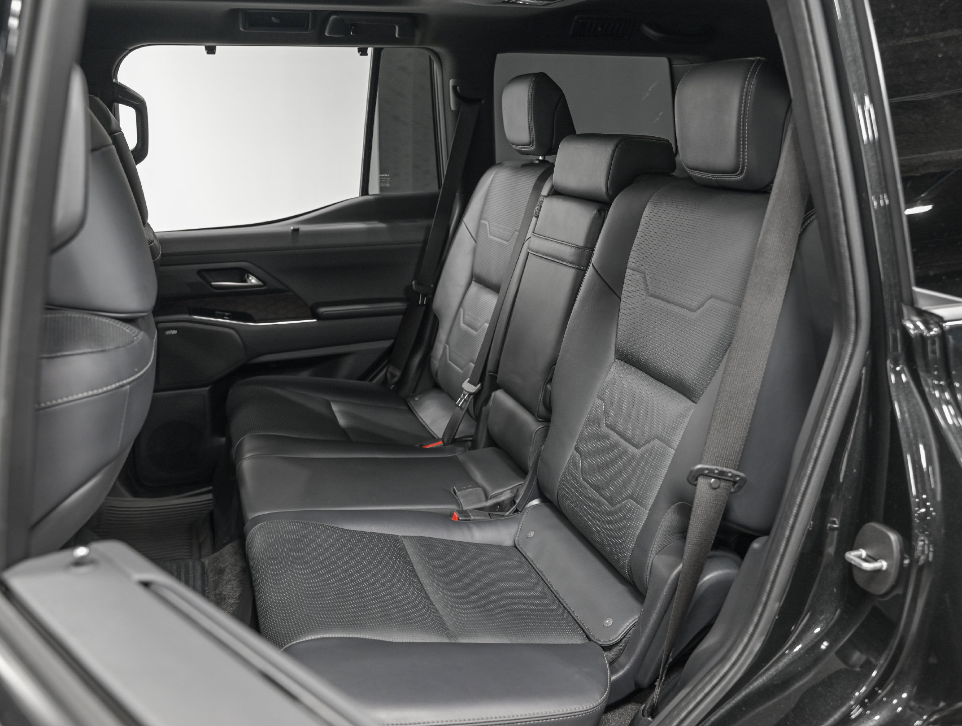 Used 2025 Lexus GX 550 w/ Accessory Package (2T) AWD/4WD image 28