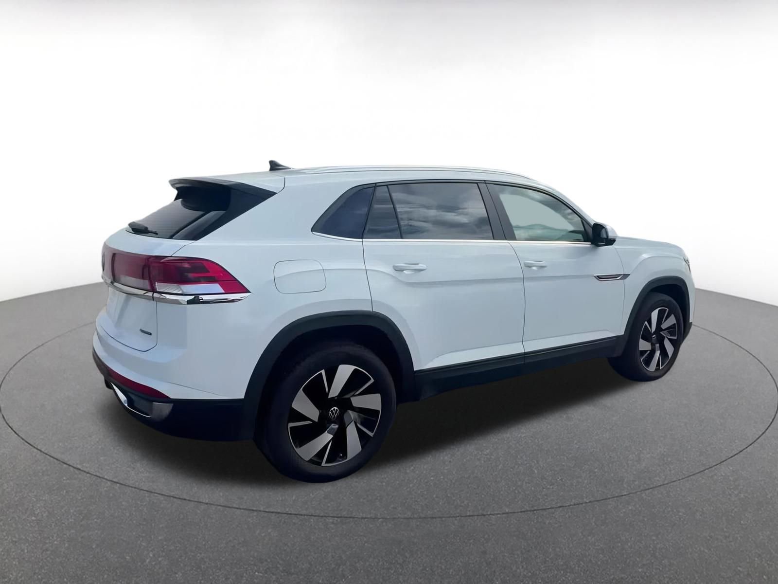Used 2025 Volkswagen Atlas Cross Sport SE image 15