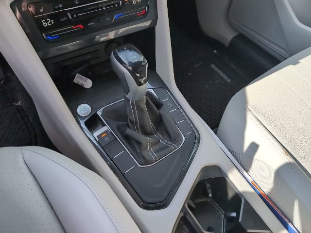 Used 2022 Volkswagen Tiguan SE image 21