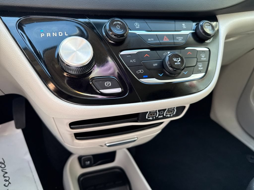 Used 2023 Chrysler Voyager LX FWD image 17