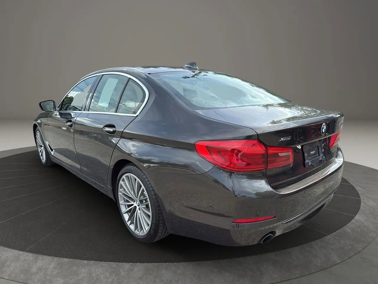 Used 2017 BMW 530i xDrive image 7