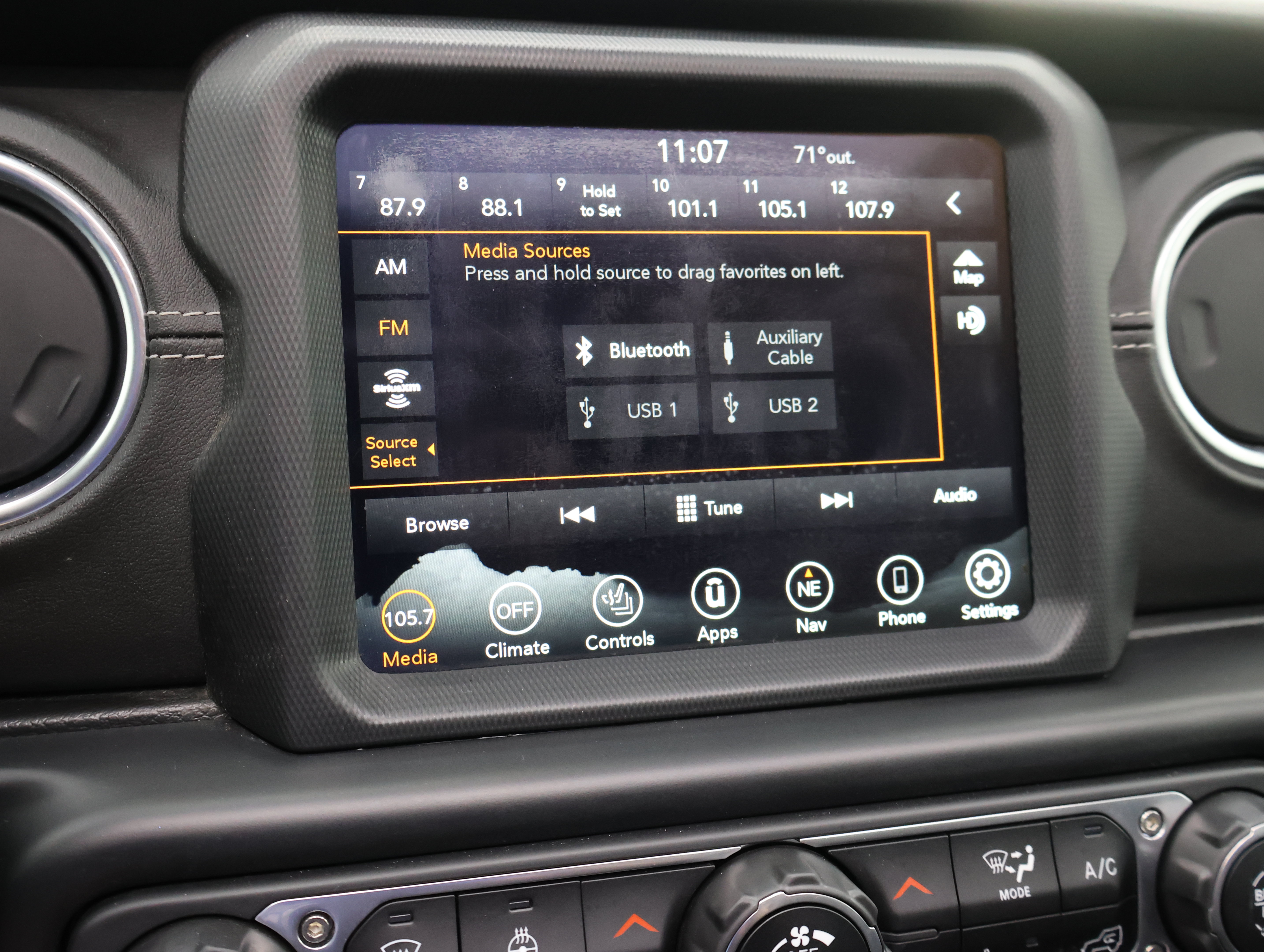 Used 2022 Jeep Wrangler Unlimited Sahara w/ LED Lighting Group AWD/4WD image 49