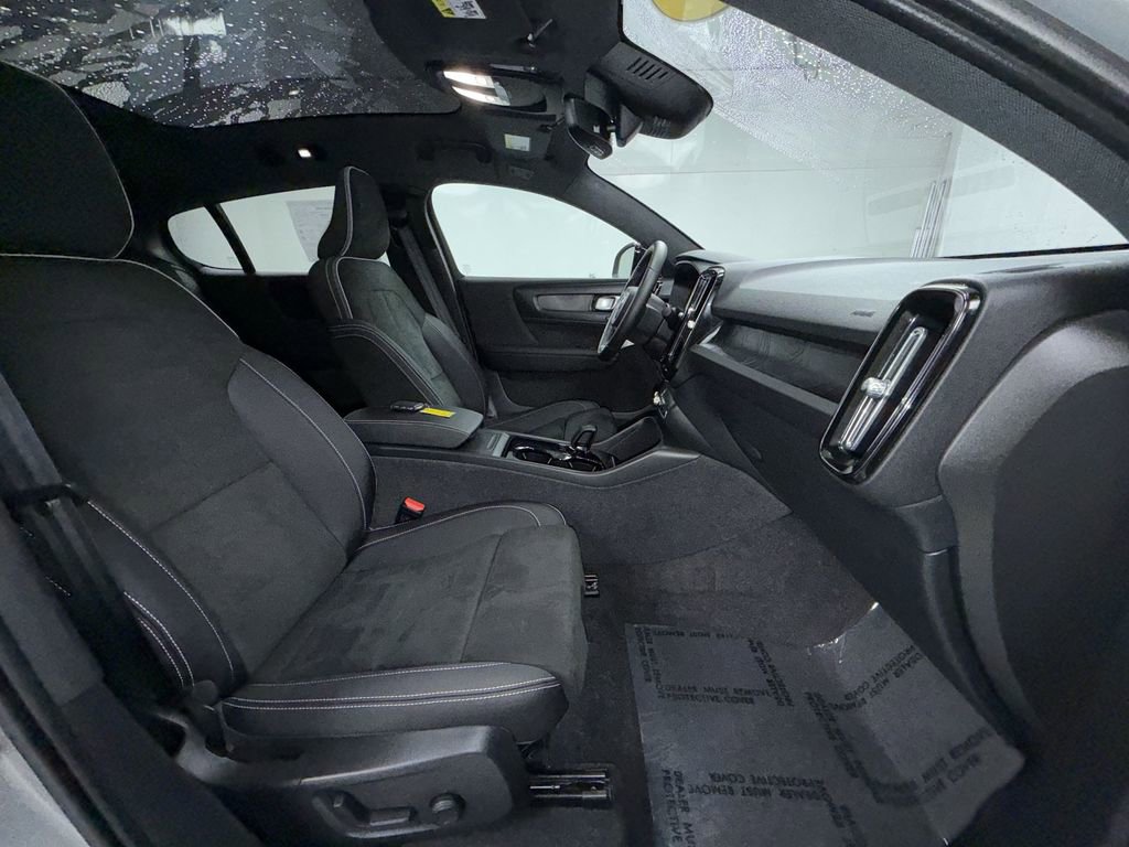 Used 2023 Volvo C40 P8 Recharge Ultimate w/ Protection Package Premier image 11