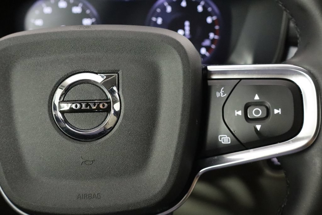 Used 2022 Volvo XC40 T5 Momentum AWD/4WD image 10