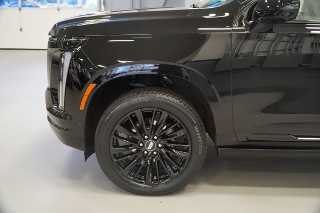 Used 2025 Cadillac Escalade ESV Premium Luxury w/ Touring Package AWD/4WD image 12