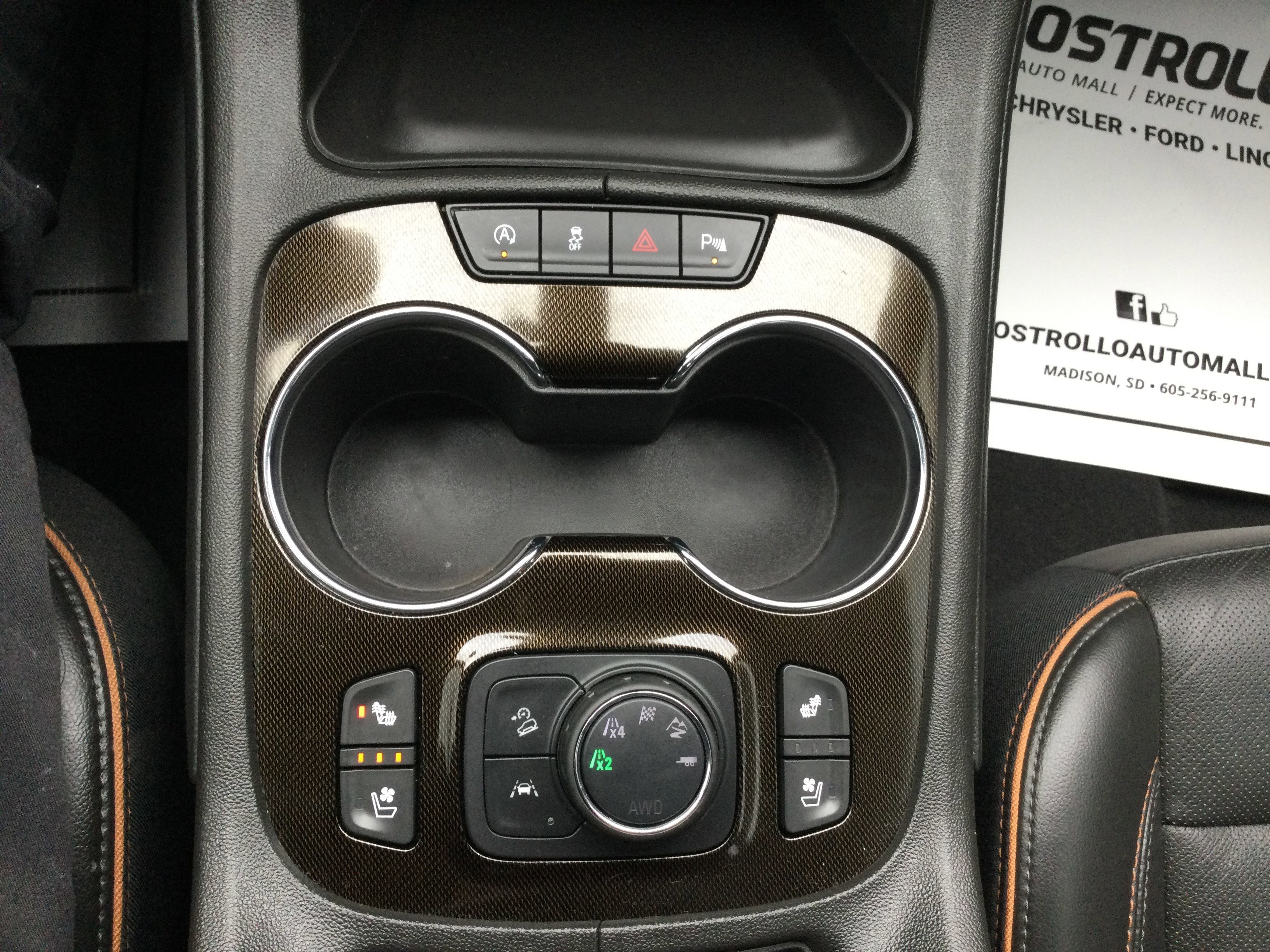 Used 2023 GMC Acadia AT4 w/ Technology Package image 17