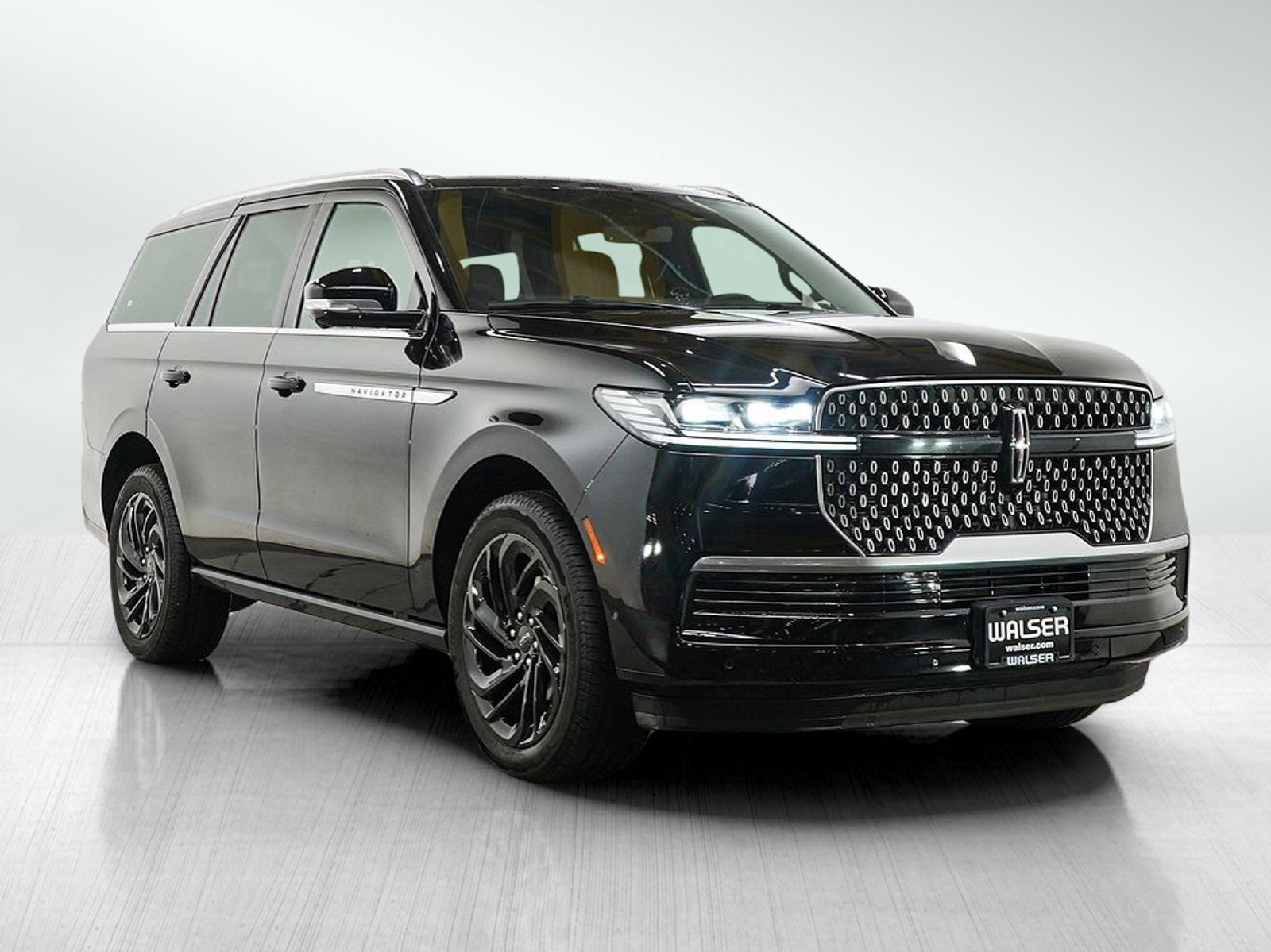Used 2025 Lincoln Navigator Reserve AWD/4WD image 7