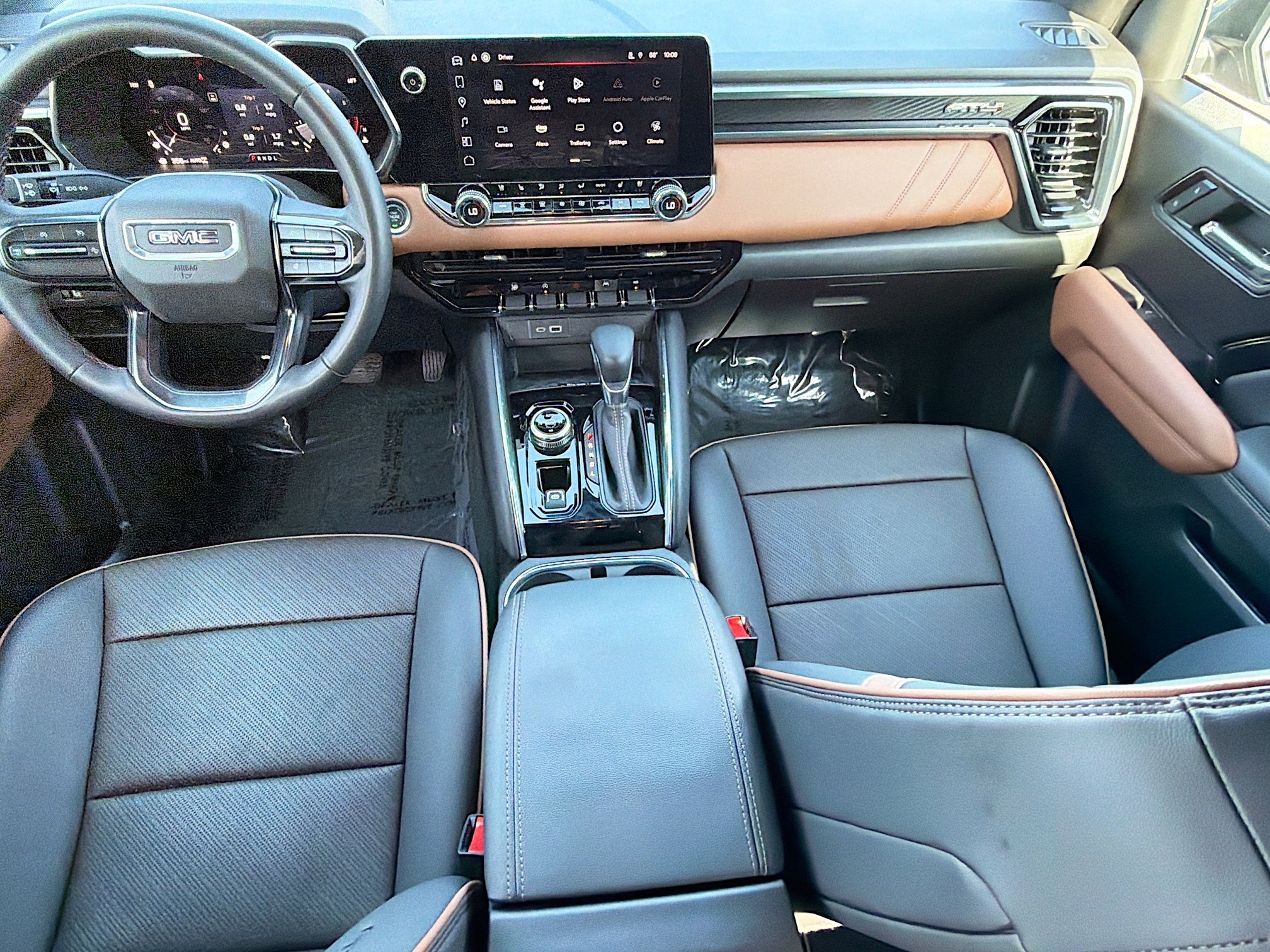 Used 2024 GMC Canyon AT4 w/ AT4 Premium Package image 15