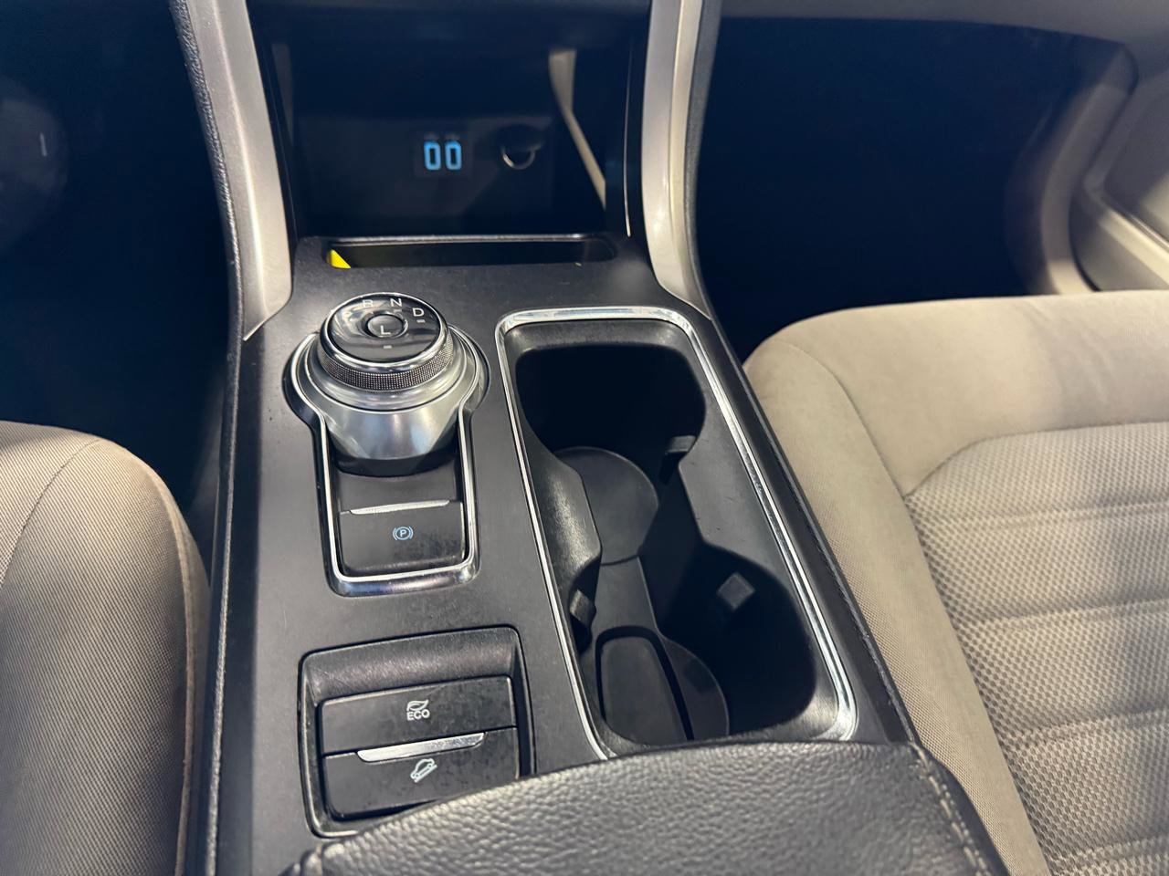 Used 2019 Ford Fusion SE image 18