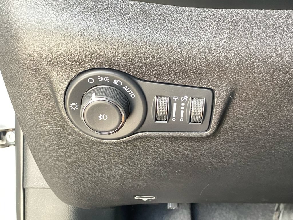 Used 2024 Jeep Compass Latitude AWD/4WD image 21