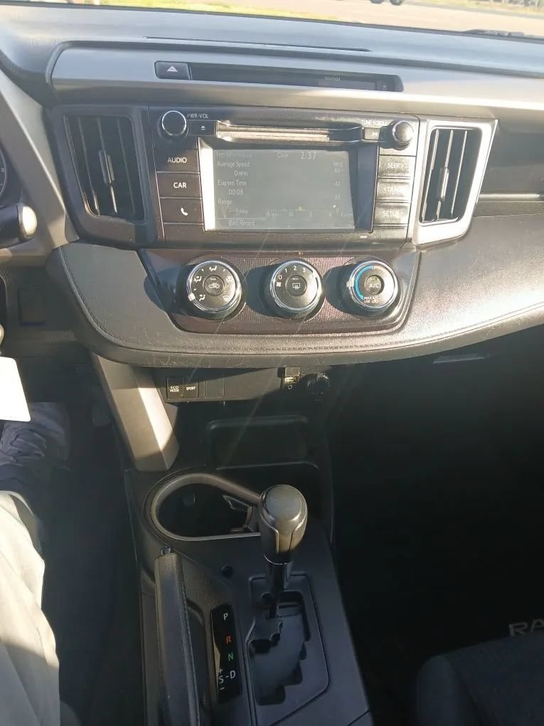 Used 2016 Toyota RAV4 LE FWD image 12