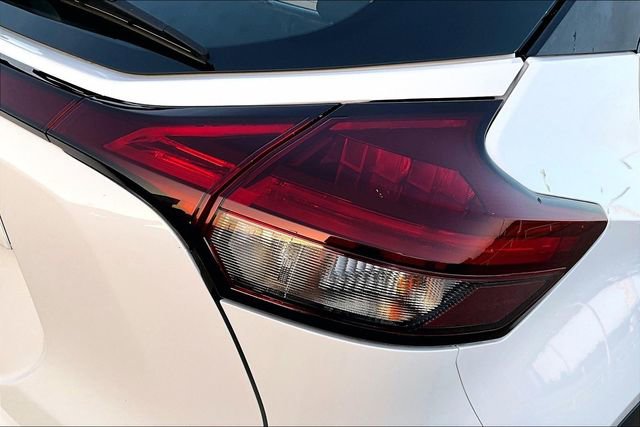 Used 2024 Nissan Kicks S image 30