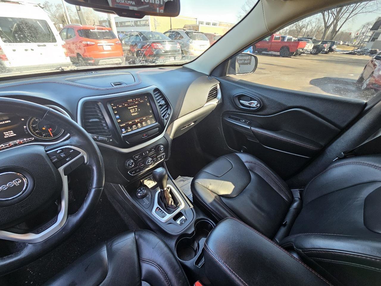 Used 2016 Jeep Cherokee Trailhawk w/ Comfort/Convenience Group image 17