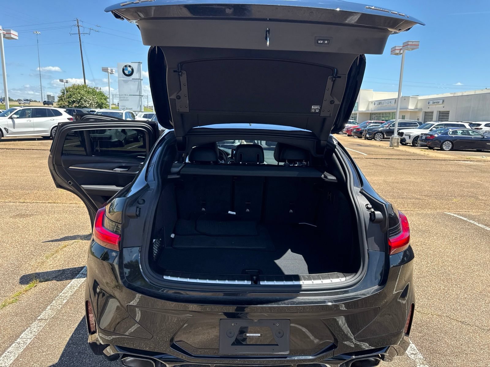 Certified 2023 BMW X4 xDrive30i w/ M Sport Package AWD/4WD image 9