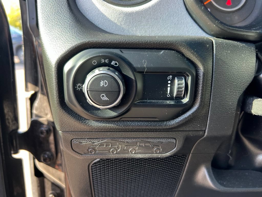 Certified 2024 Jeep Gladiator Sport AWD/4WD image 11