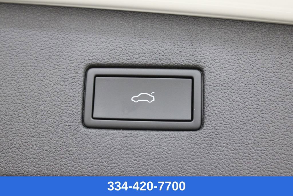 Used 2022 Volkswagen Tiguan SEL R-Line image 31