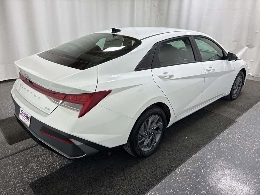 New 2026 Hyundai Elantra Blue image 4