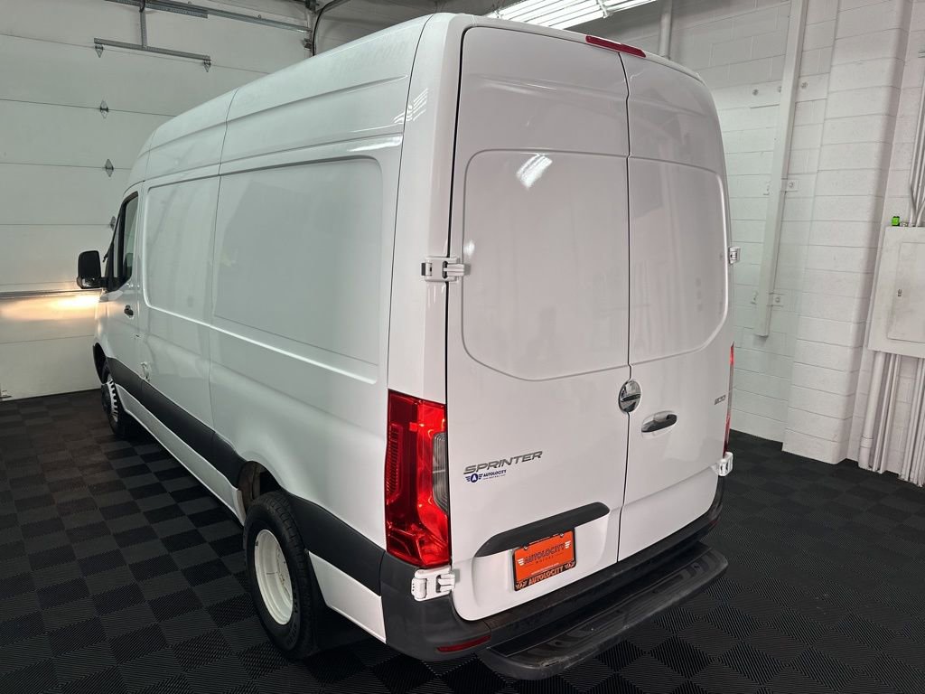 Used 2019 Freightliner Sprinter 144 image 7
