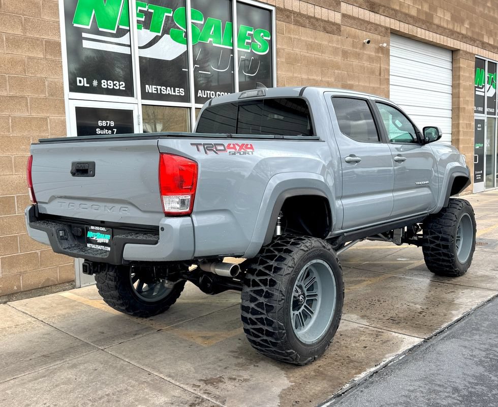 Used 2019 Toyota Tacoma TRD Sport AWD/4WD image 5