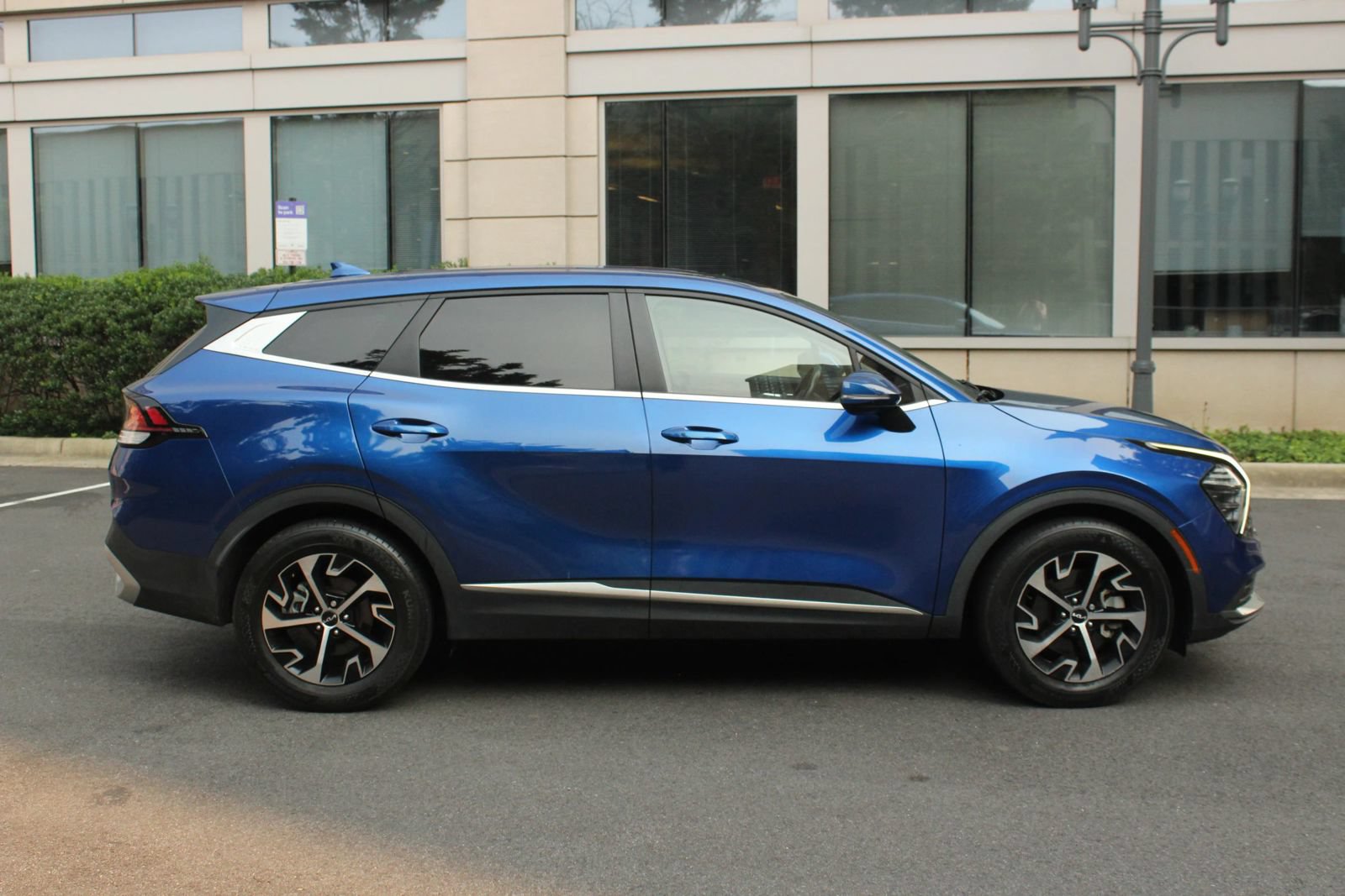 Used 2024 Kia Sportage EX FWD image 6