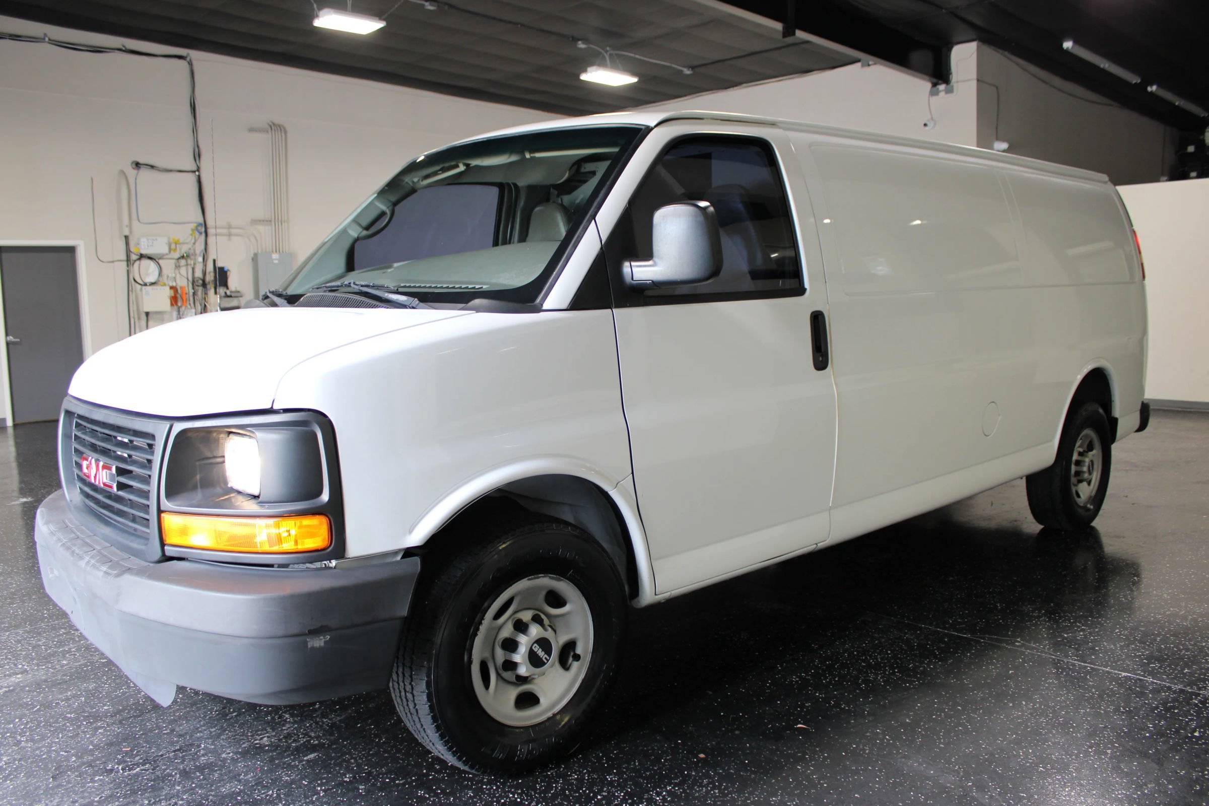Used 2008 GMC Savana 2500 Extended RWD image 8