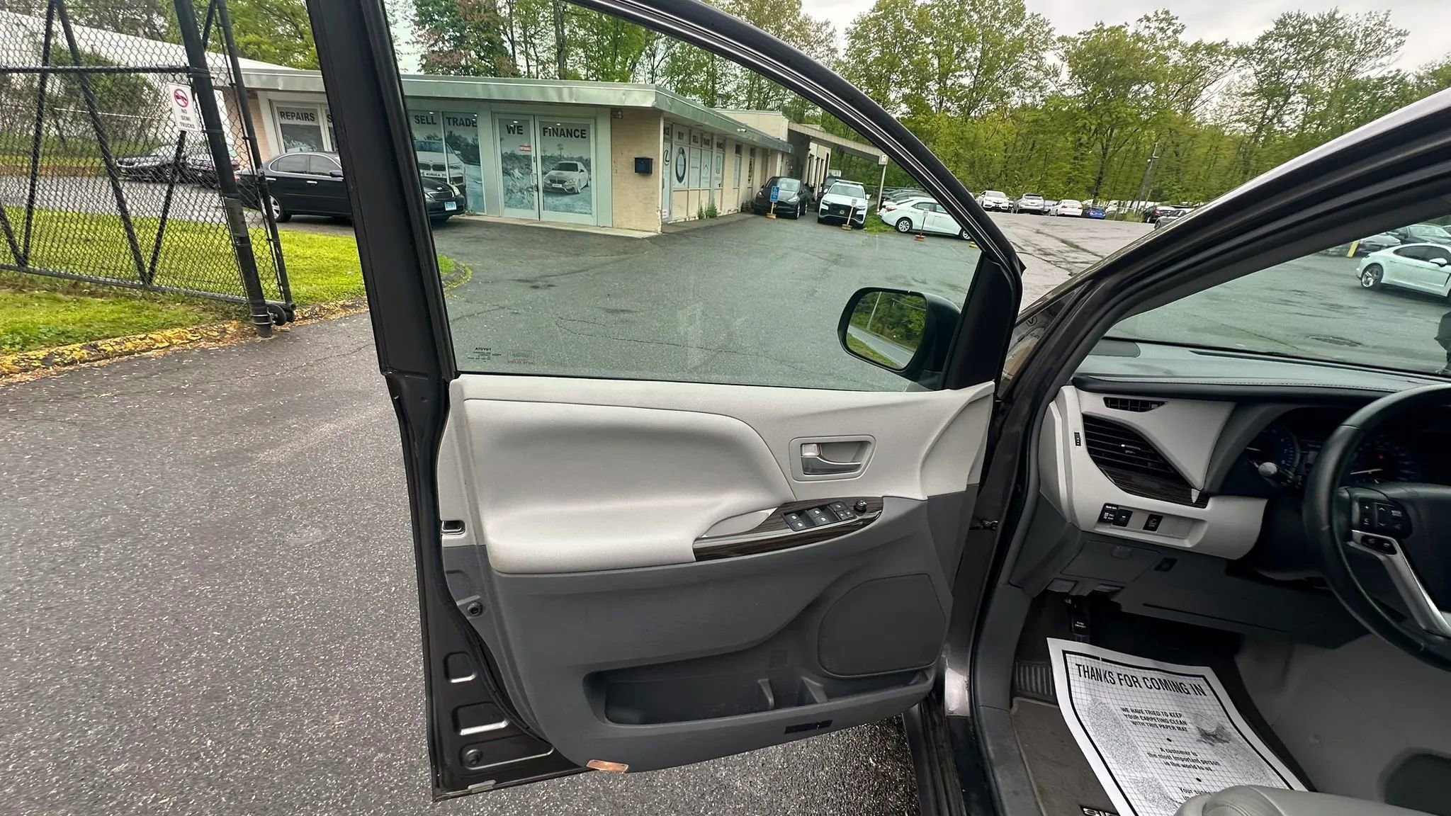 Used 2015 Toyota Sienna XLE AWD/4WD image 25