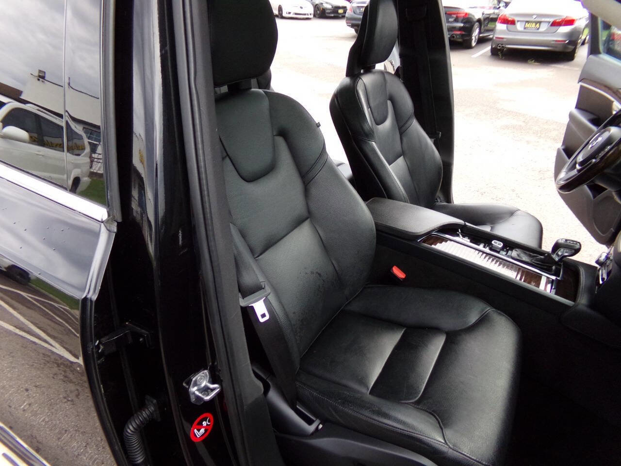 Used 2016 Volvo XC90 T6 Momentum w/ Momentum Plus Package image 27