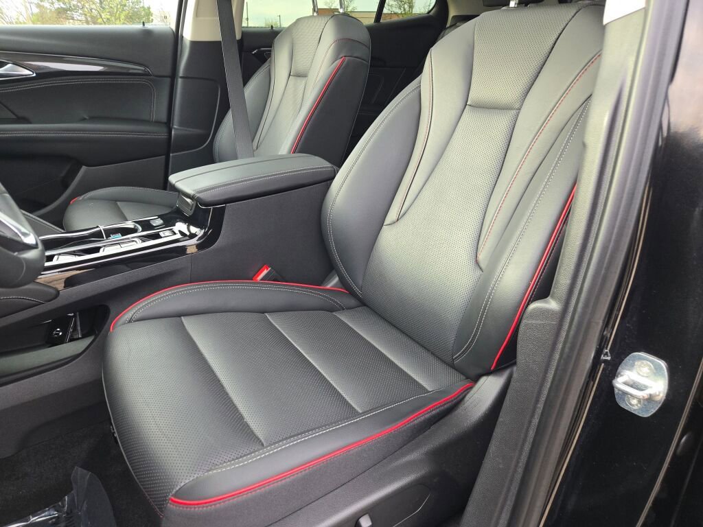 Used 2023 Buick Envision Essence w/ Sport Touring Package AWD/4WD image 24