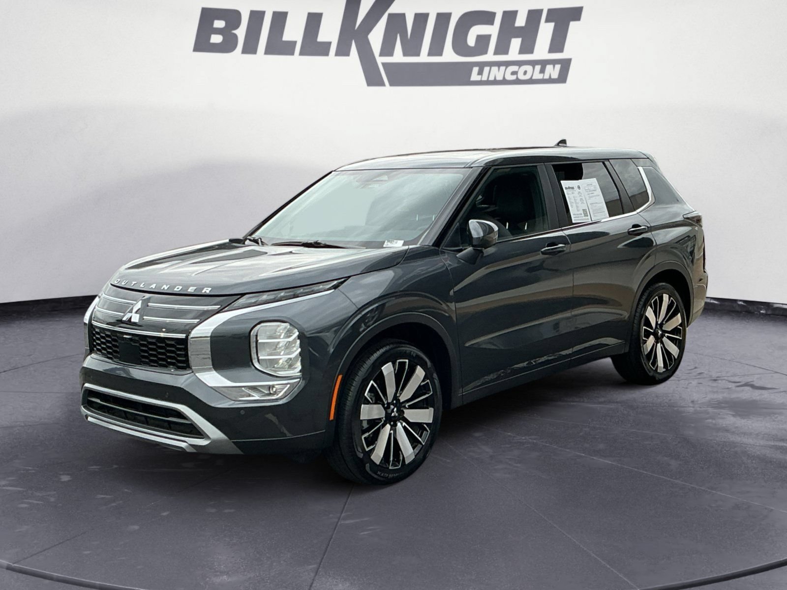 Used 2025 Mitsubishi Outlander SE