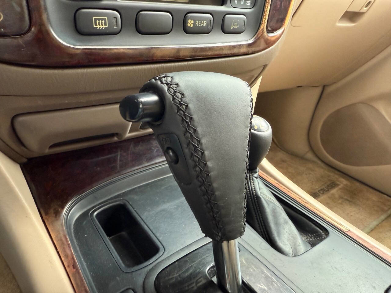 Used 2002 Toyota Land Cruiser image 17