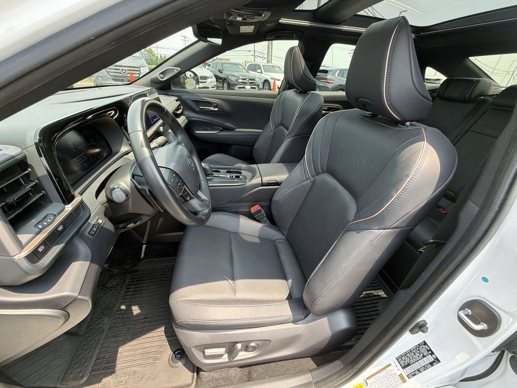 Used 2023 Toyota Crown Platinum AWD/4WD image 19