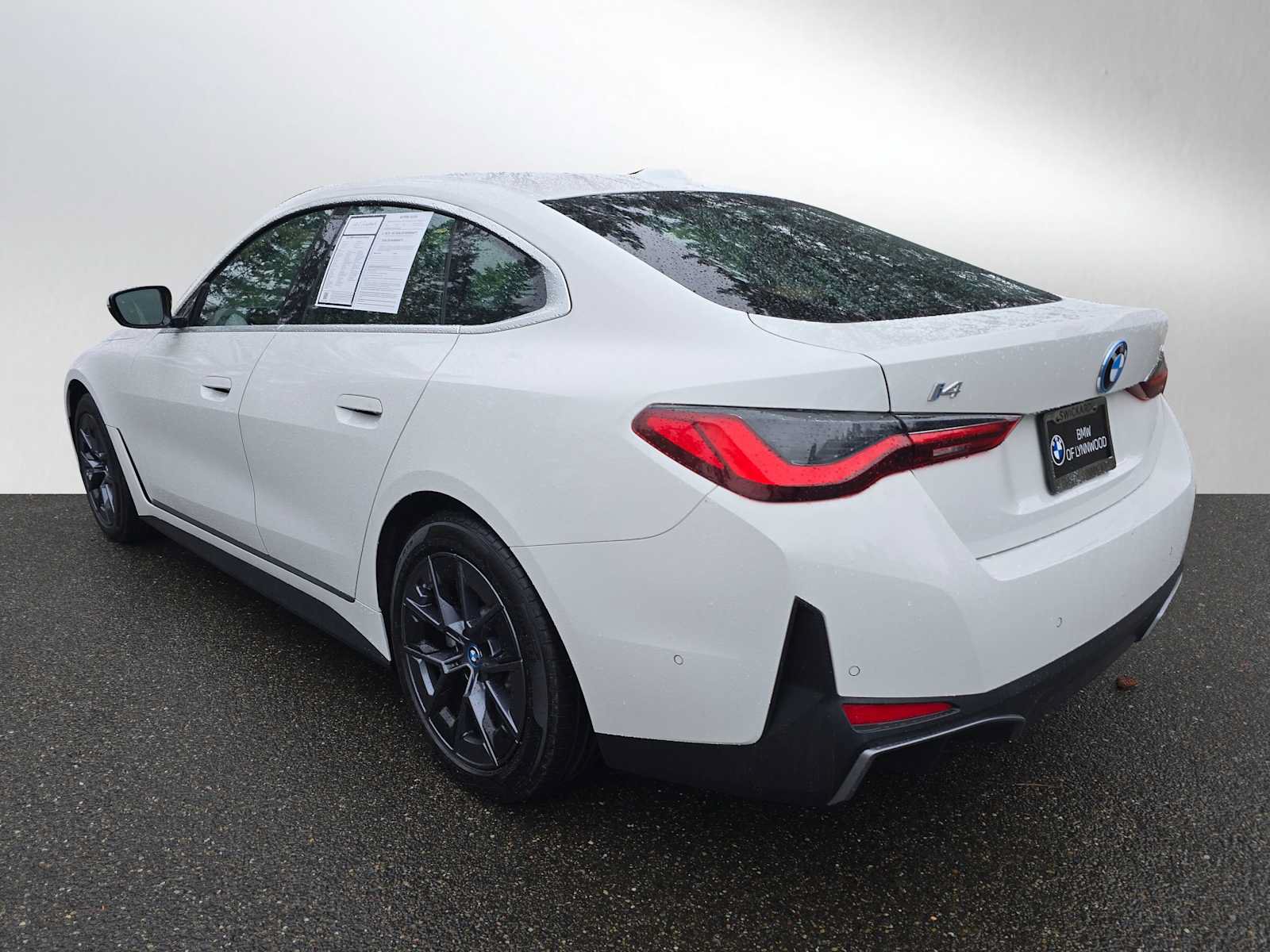 Used 2023 BMW i4 eDrive35 RWD image 5