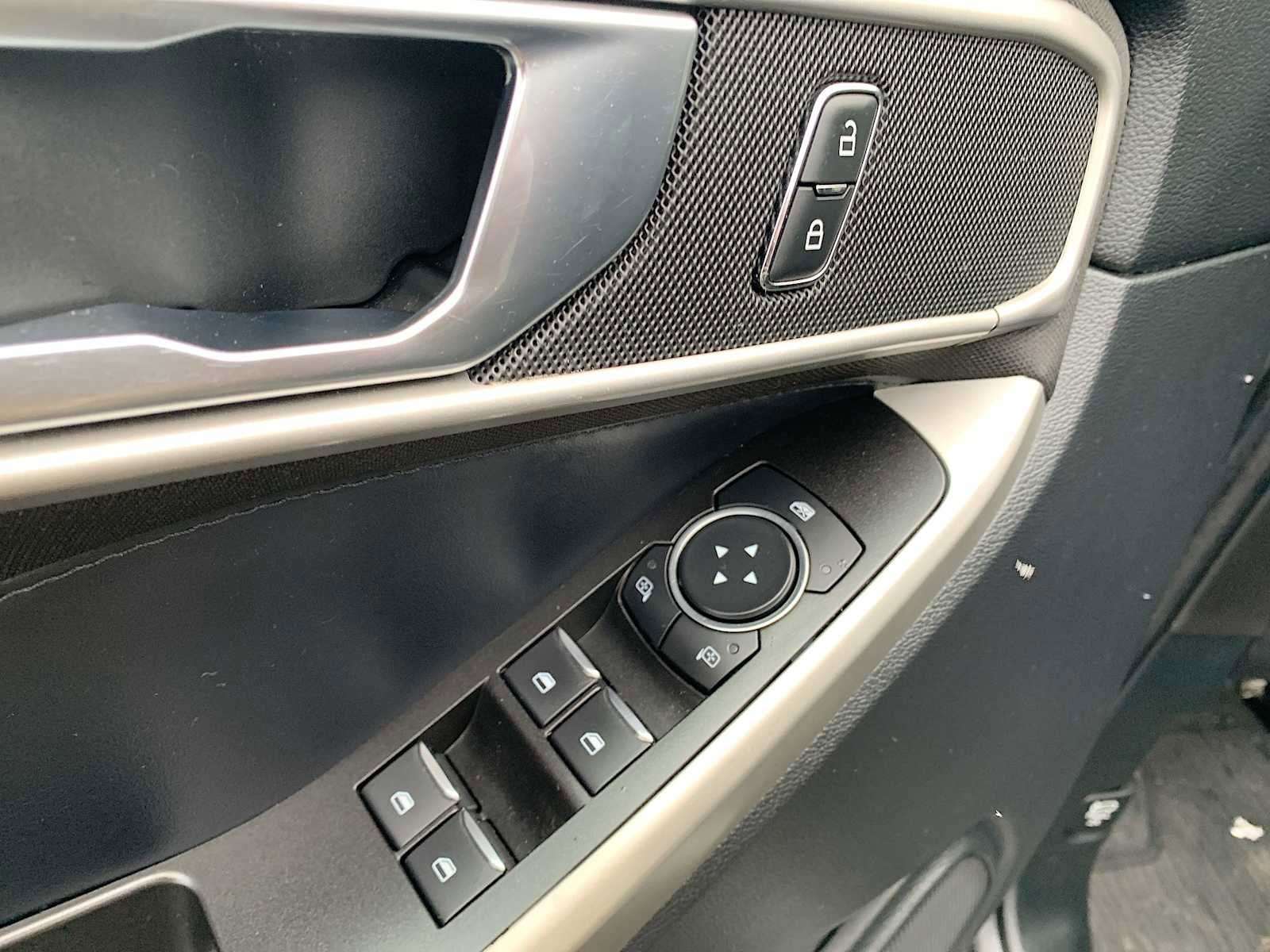 Used 2020 Ford Explorer XLT image 22