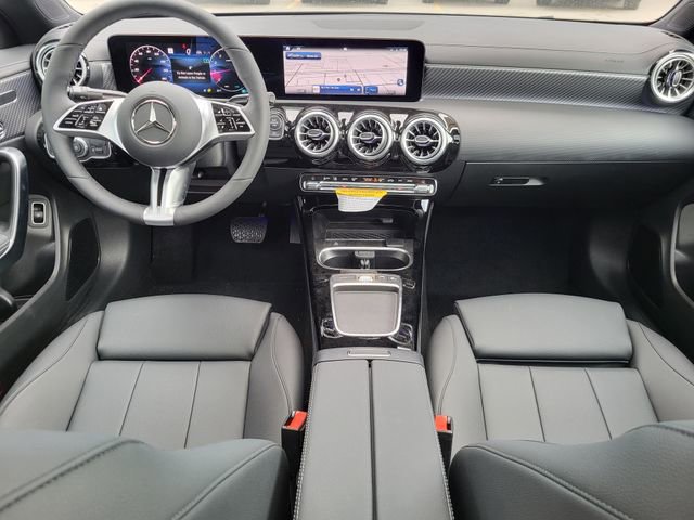 Used 2025 Mercedes-Benz CLA 250 4MATIC image 2