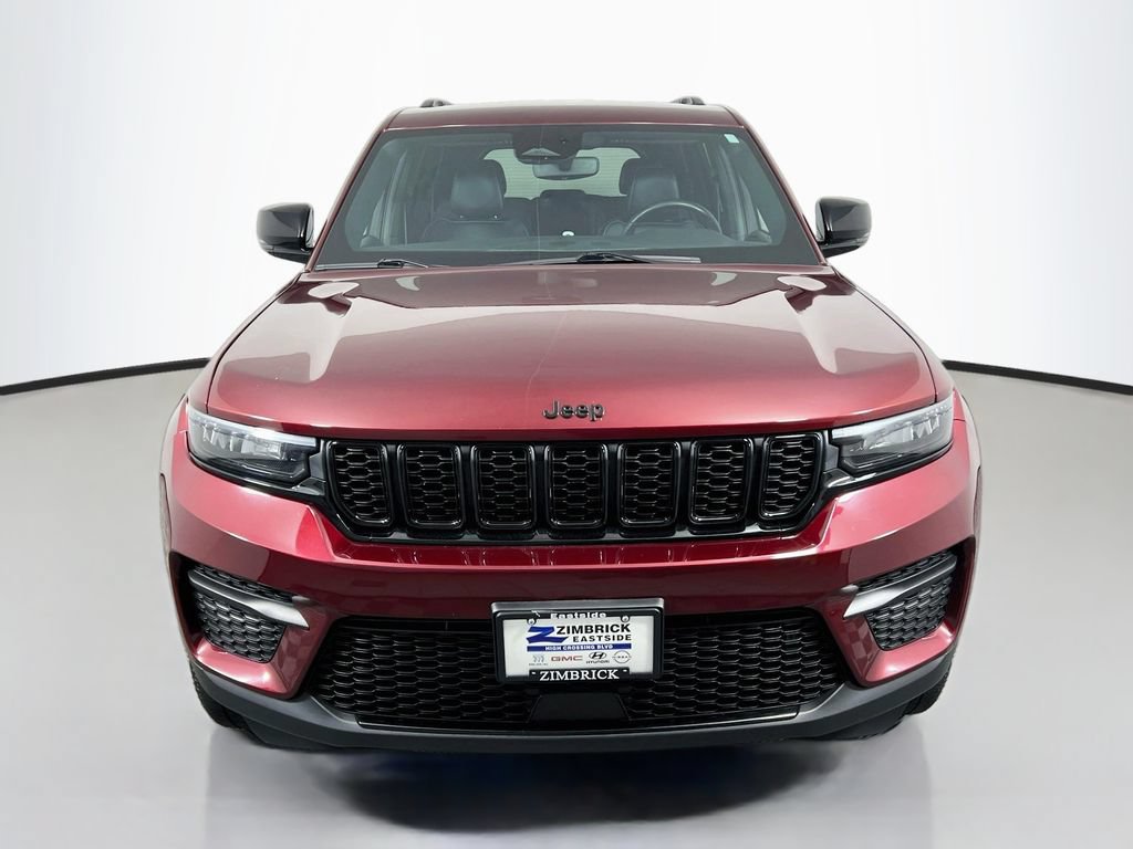 Used 2022 Jeep Grand Cherokee Altitude AWD/4WD image 2
