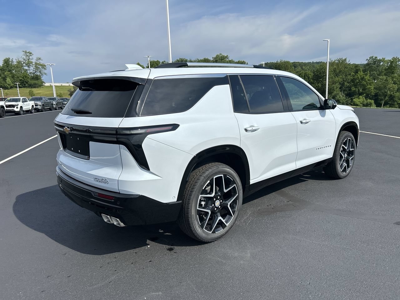 New 2026 Chevrolet Traverse High Country w/ LPO, Floor Liner Package AWD/4WD image 7