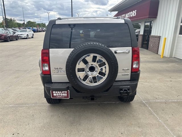 Used 2009 HUMMER H3 Alpha AWD/4WD image 13