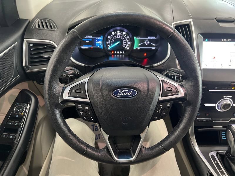 Used 2018 Ford Edge Titanium w/ Equipment Group 302A AWD/4WD image 27