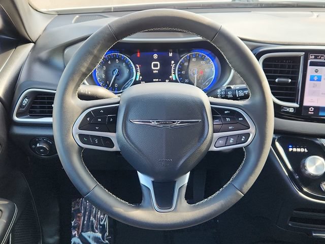 Used 2025 Chrysler Pacifica Select FWD image 37