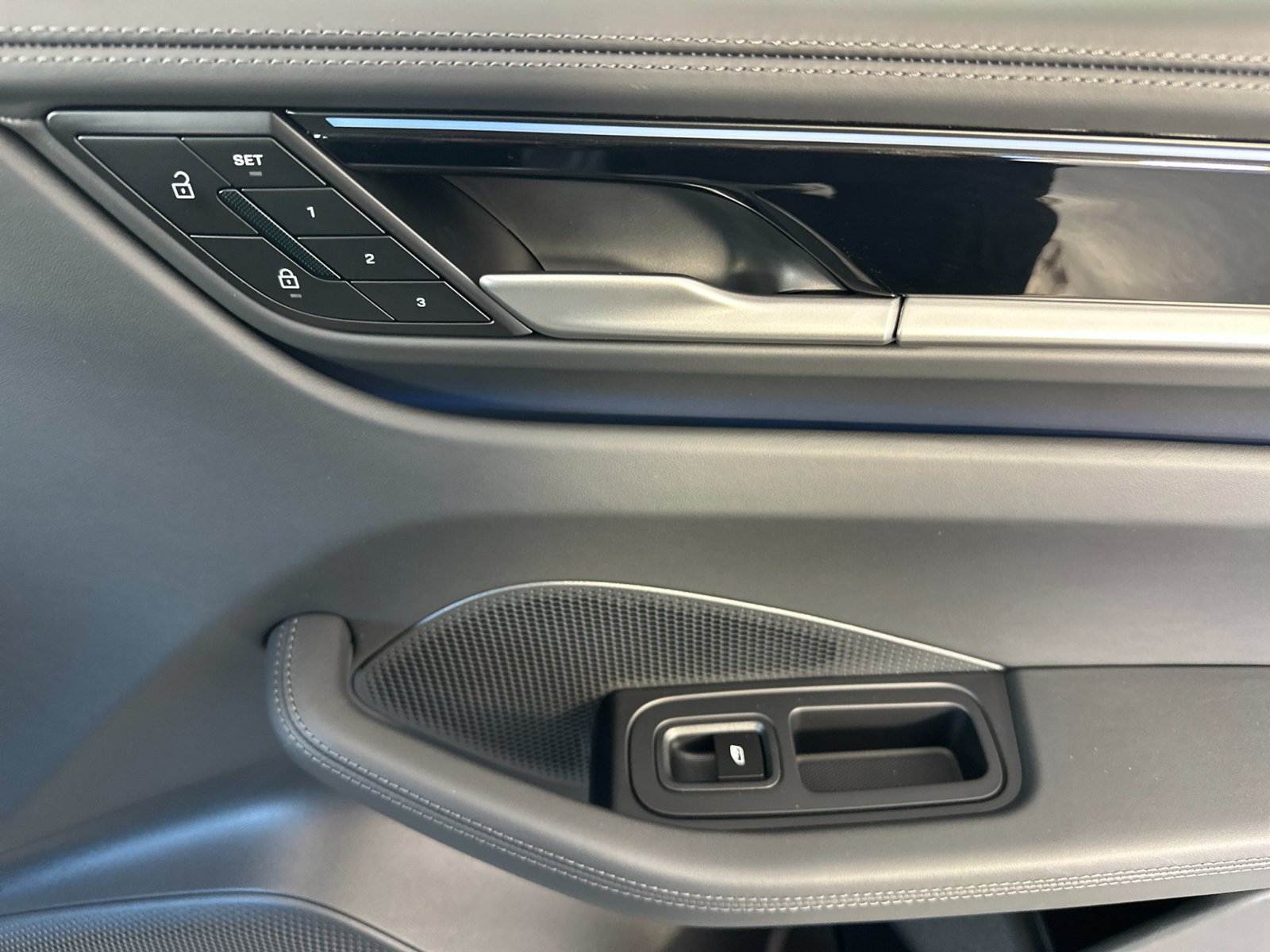 Certified 2025 Porsche Macan Electric RWD image 20