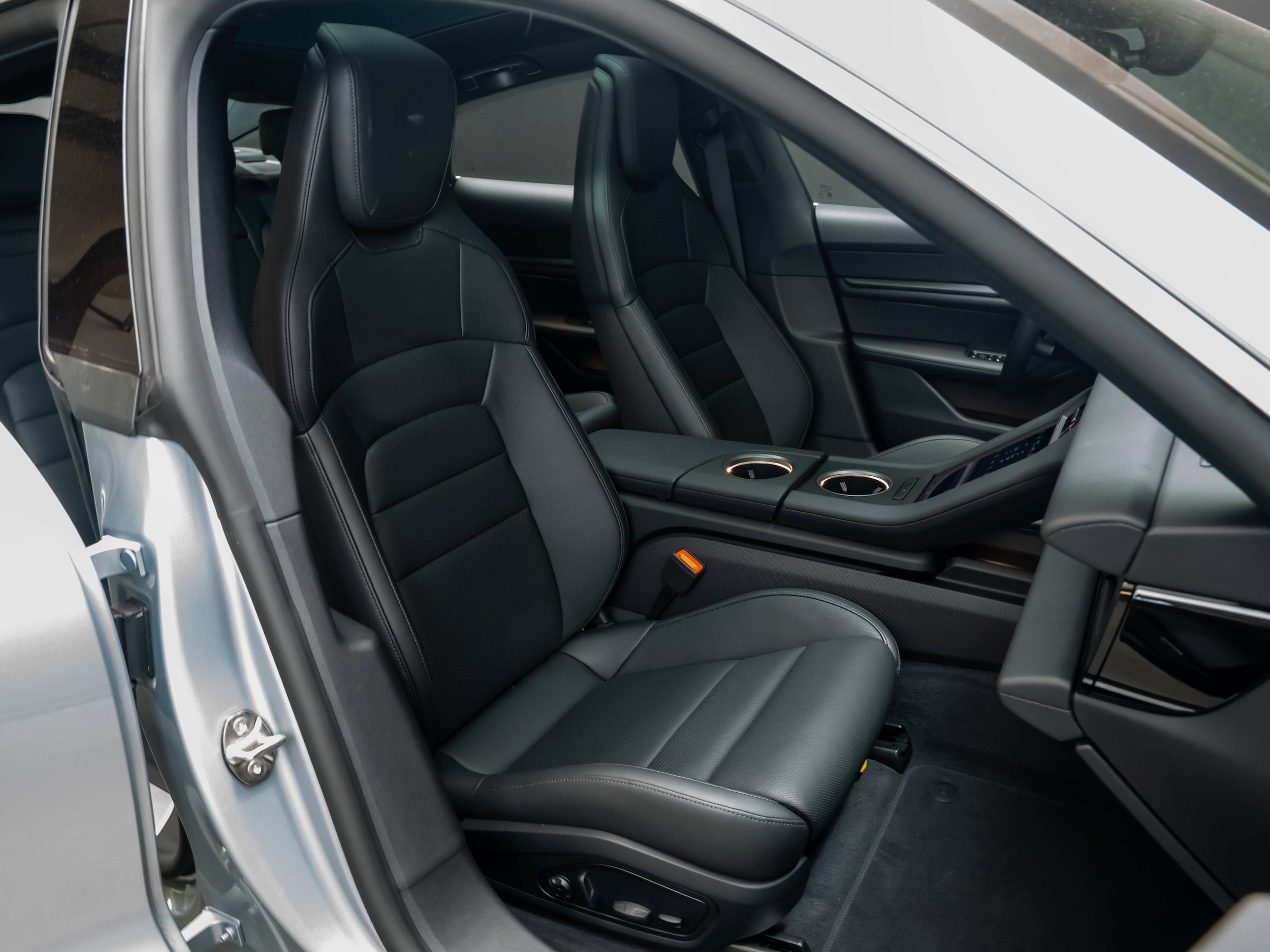 New 2026 Porsche Taycan 4S AWD/4WD image 30