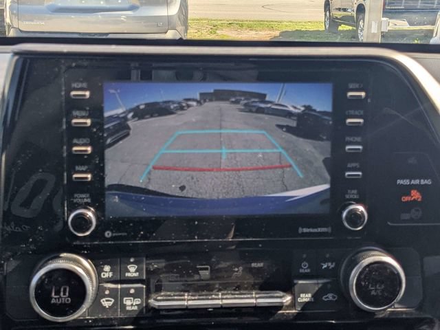 Used 2022 Toyota Highlander L FWD image 28