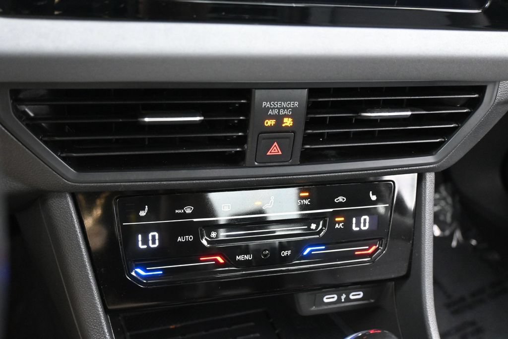 Used 2025 Volkswagen Jetta SE FWD image 20