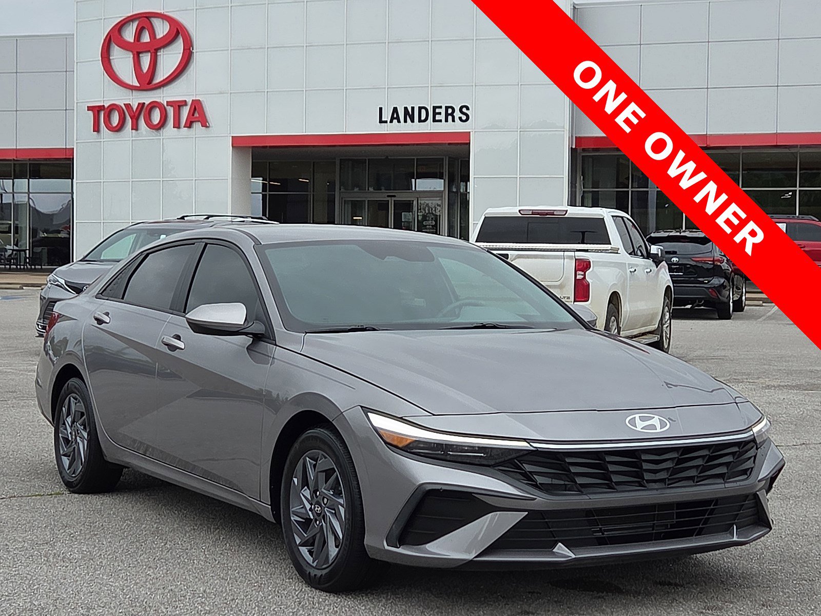 Used 2024 Hyundai Elantra SEL image 1