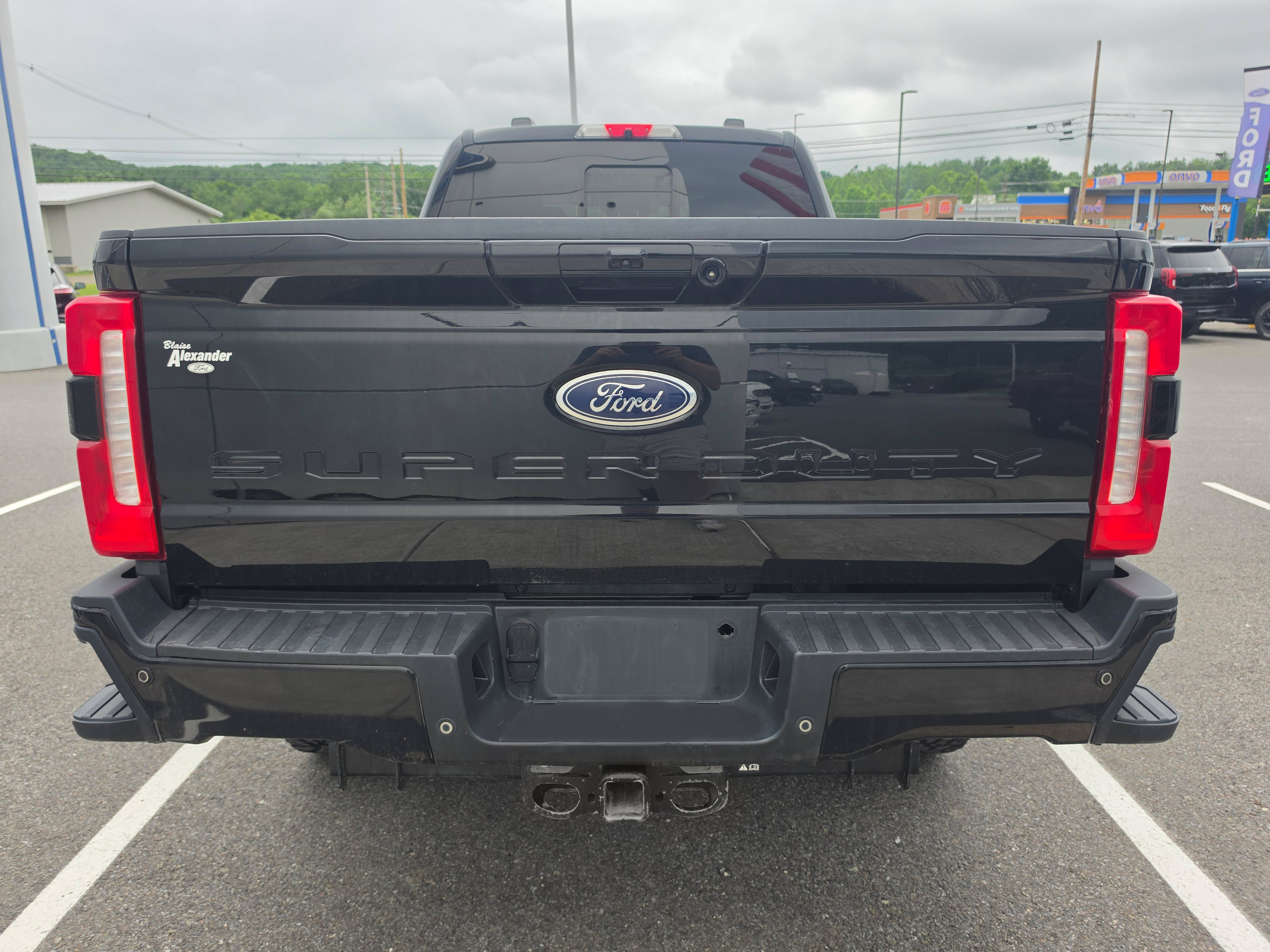 Used 2023 Ford F350 Lariat w/ Tremor Off-Road Package AWD/4WD image 4