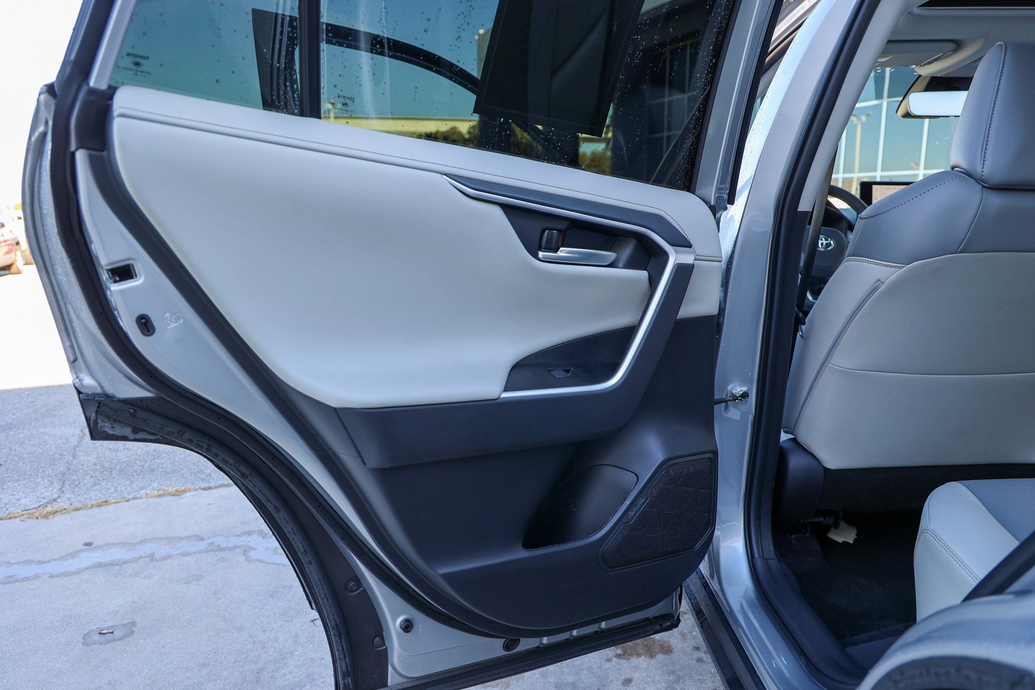 Used 2023 Toyota RAV4 Limited image 37