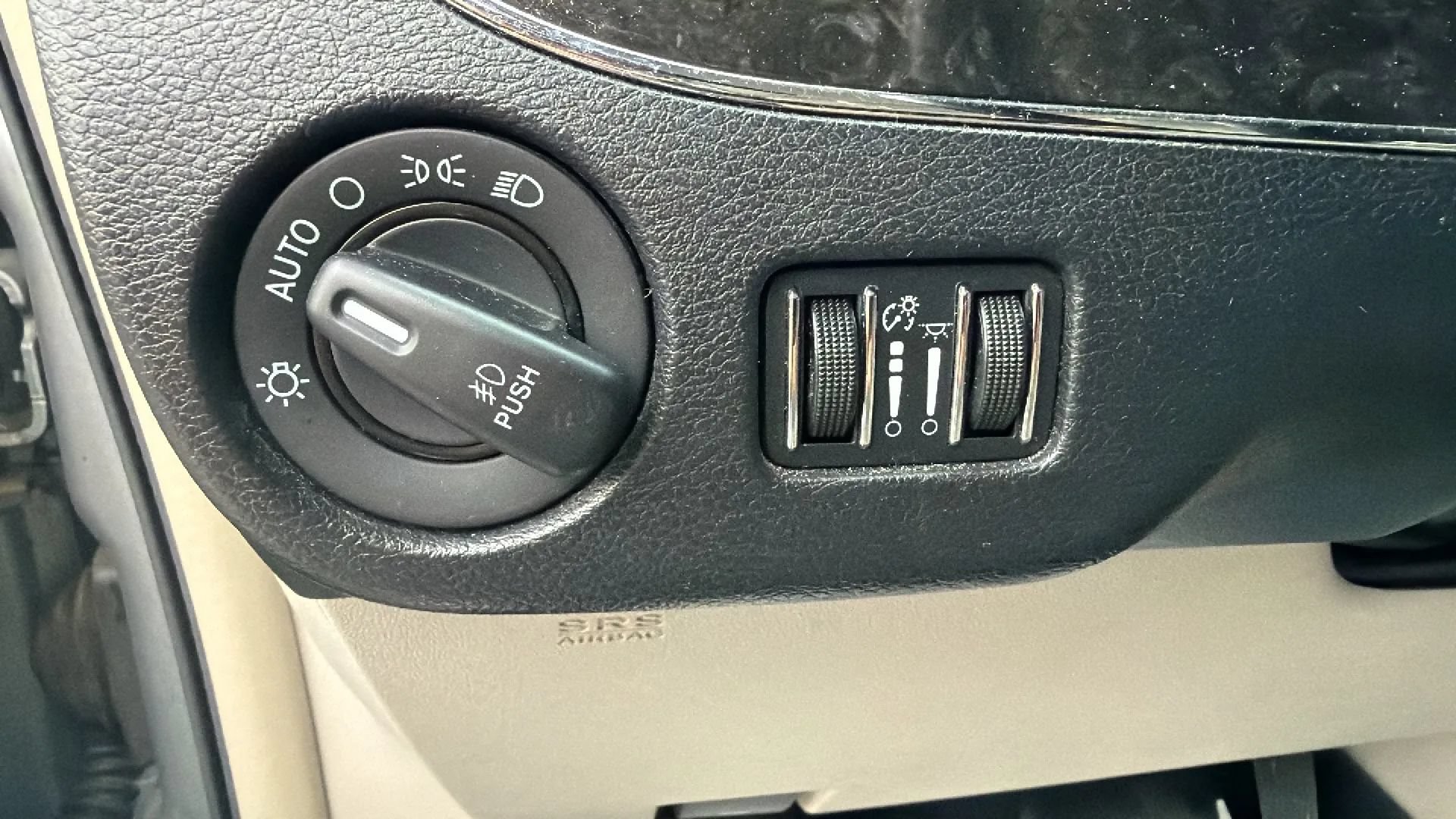 Used 2013 Chrysler Town & Country Touring-L w/ Driver Convenience Group FWD image 20
